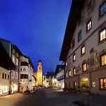 Post-hotel